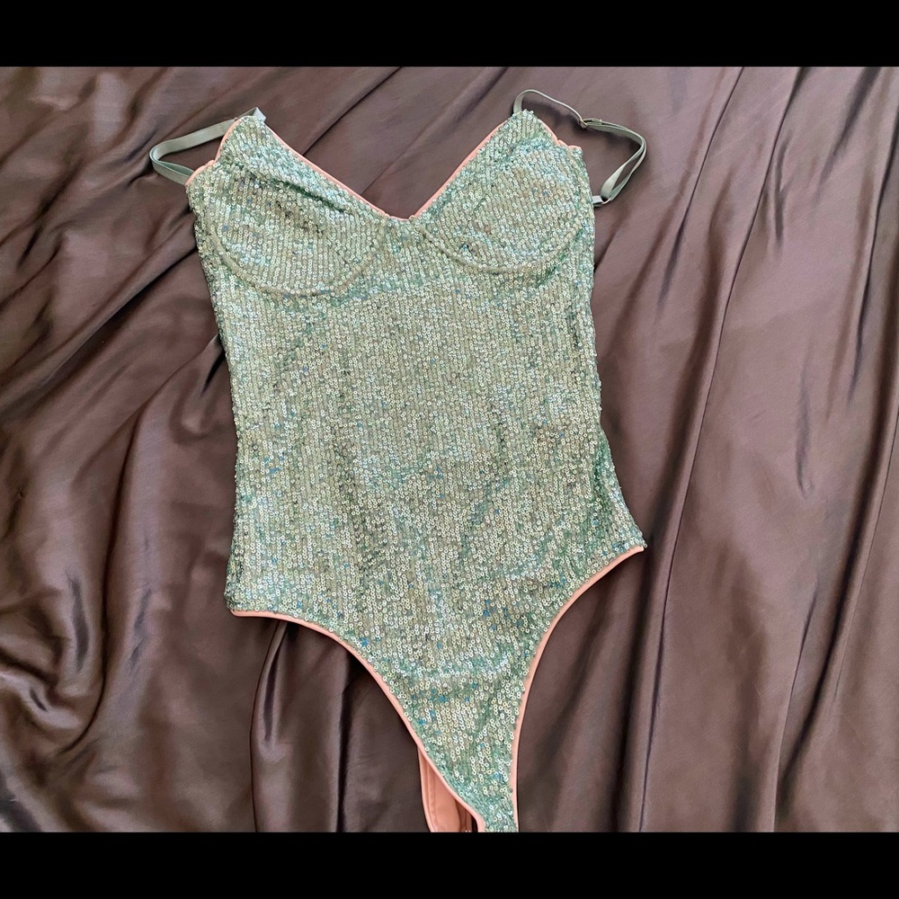 NWOT Lulu’s Sequin Bodysuit